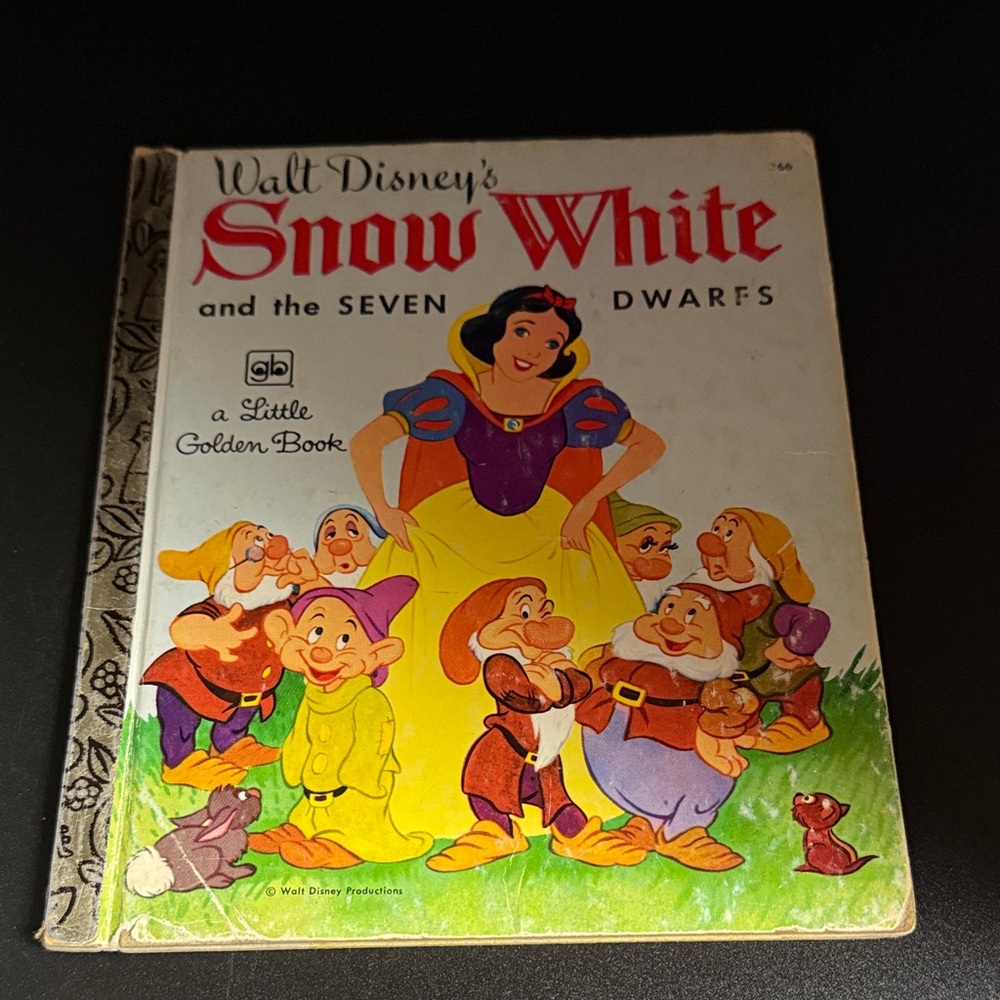 Disney Snow White and the Seven Dwarfs Book with Colorful Cover